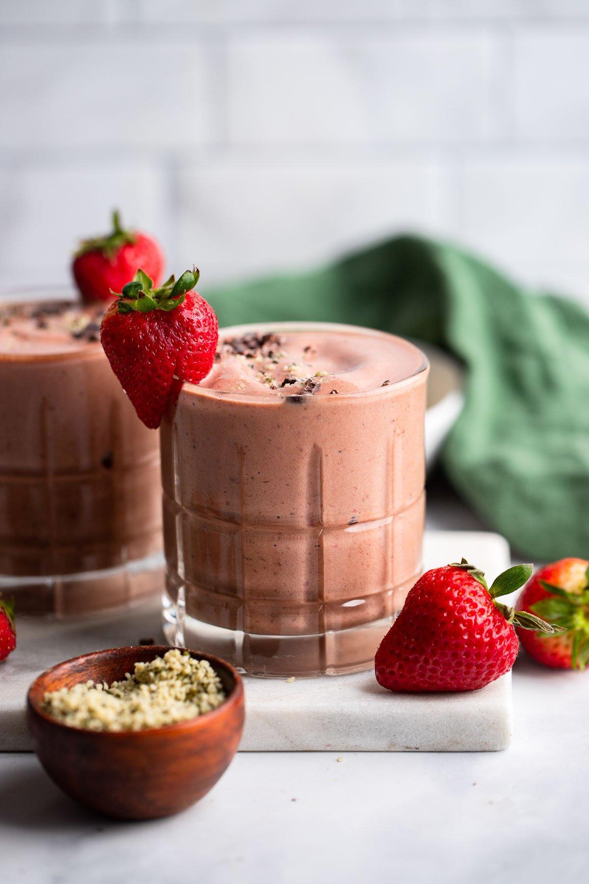 chocolate swirl strawberry banana smoothie served in a mason jar with fresh fruit garnish