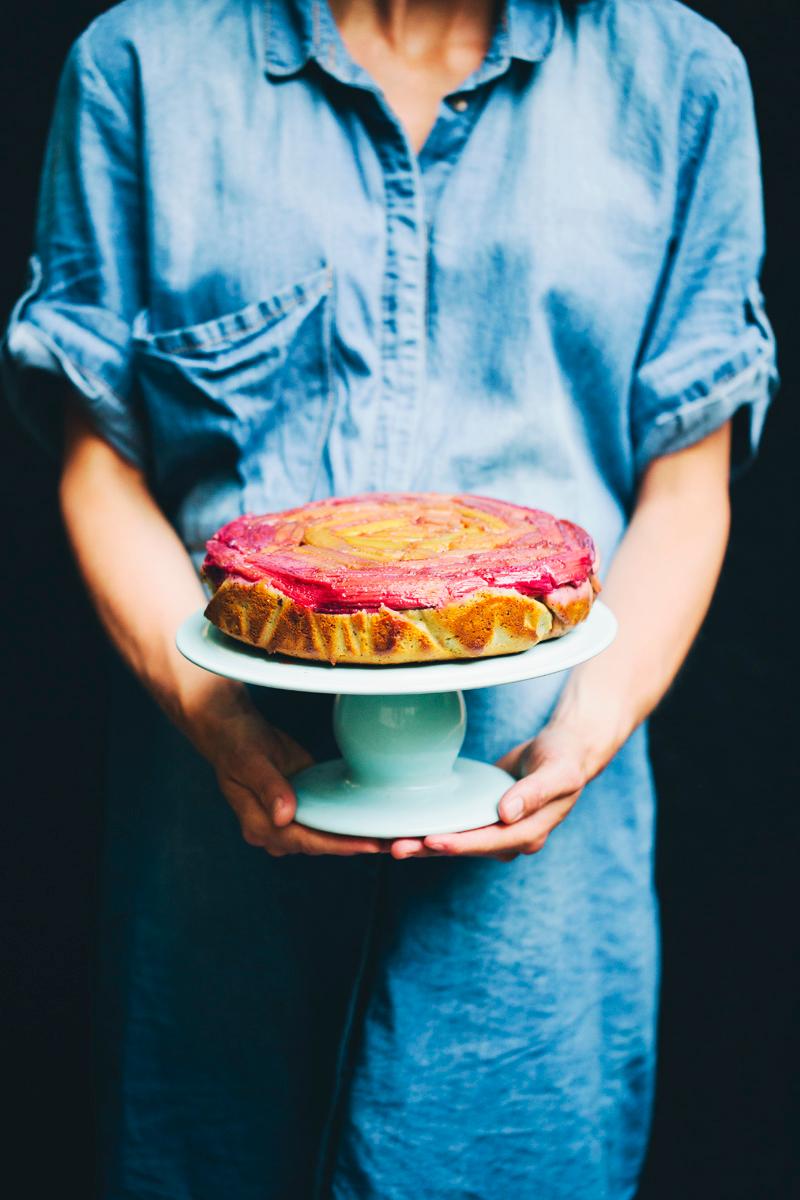 person slicing a rhubarb and yogurt cake