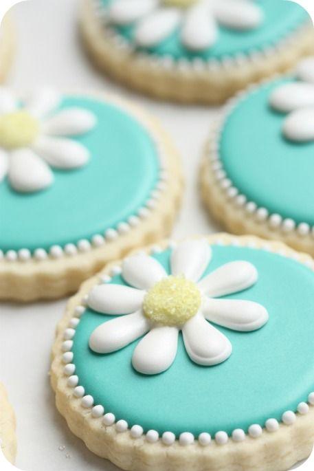 daisy chain cookies decorated with royal icing