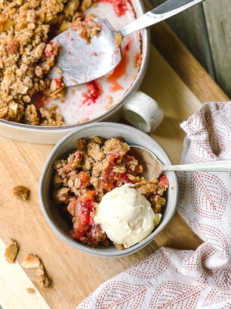 cardamom rhubarb crisp with oat topping golden brown