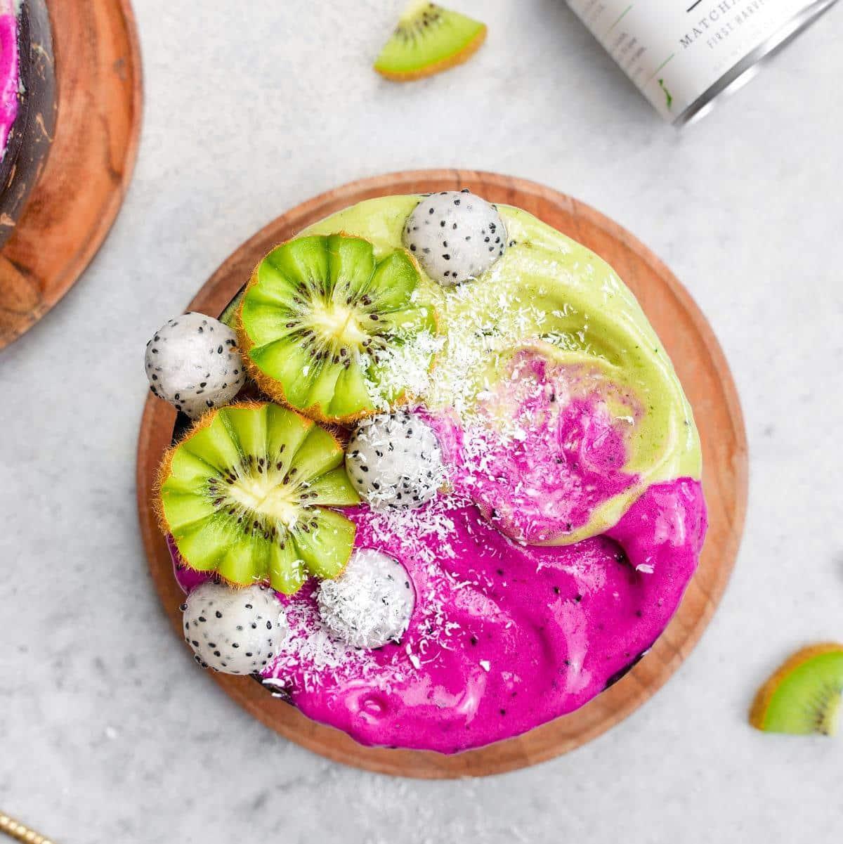 matcha dragon fruit smoothie bowl with fresh fruits and toppings