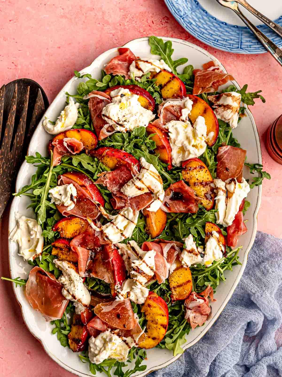 grilled peach and prosciutto salad with arugula