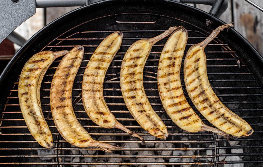 grilling bananas on a barbecue grill