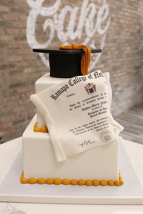 decorated graduation cake with cap and diploma