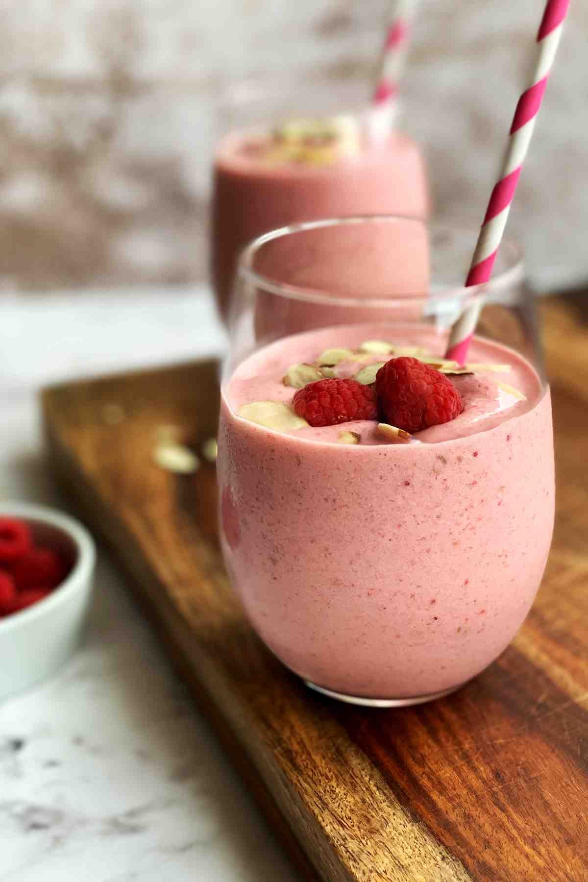 raspberry ripple strawberry-banana smoothie in a glass