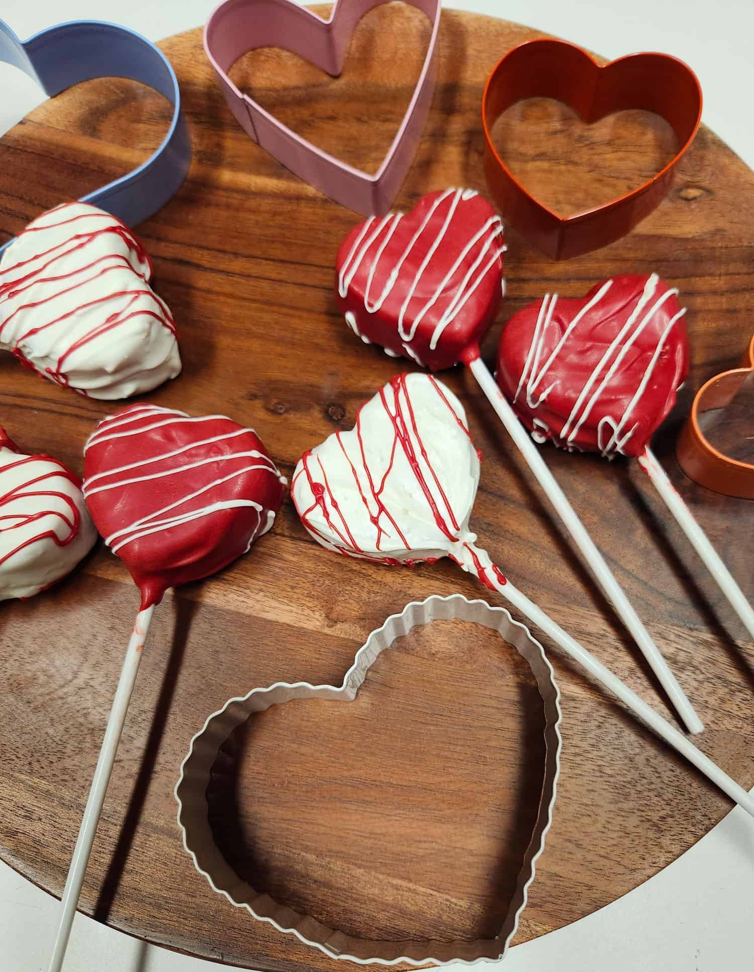 heart shaped cake pops decorated for valentine's day