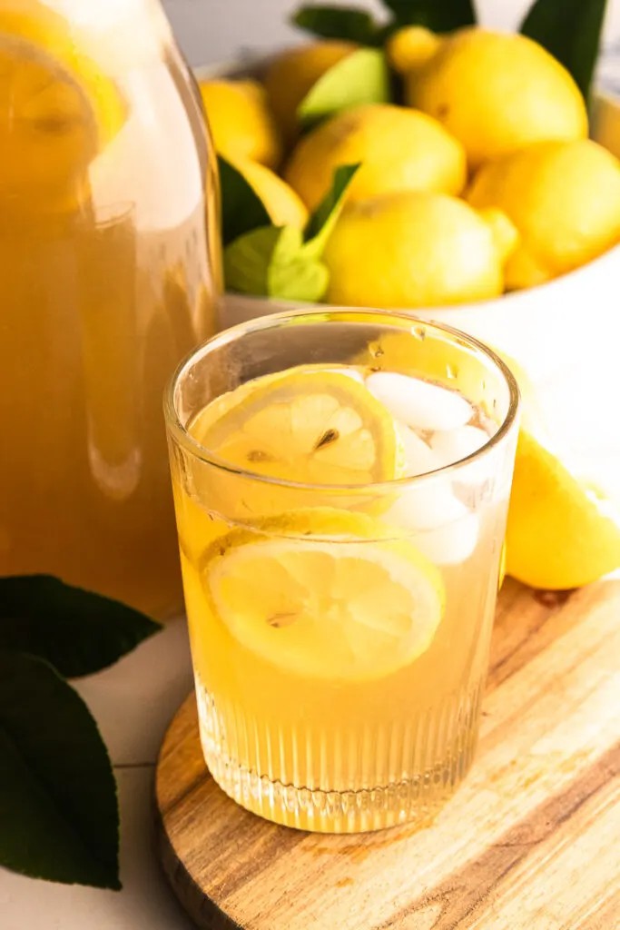 glass of burnt sugar lemonade with lemon slices