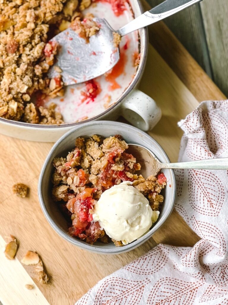 cardamom rhubarb crisp with oat topping golden brown