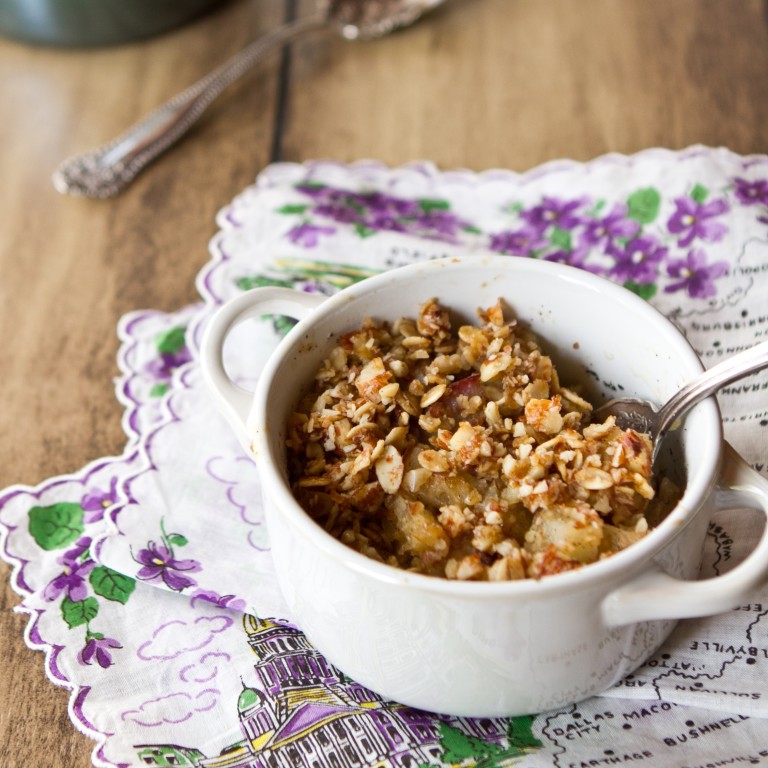 cardamom pear crisp with toasted almonds