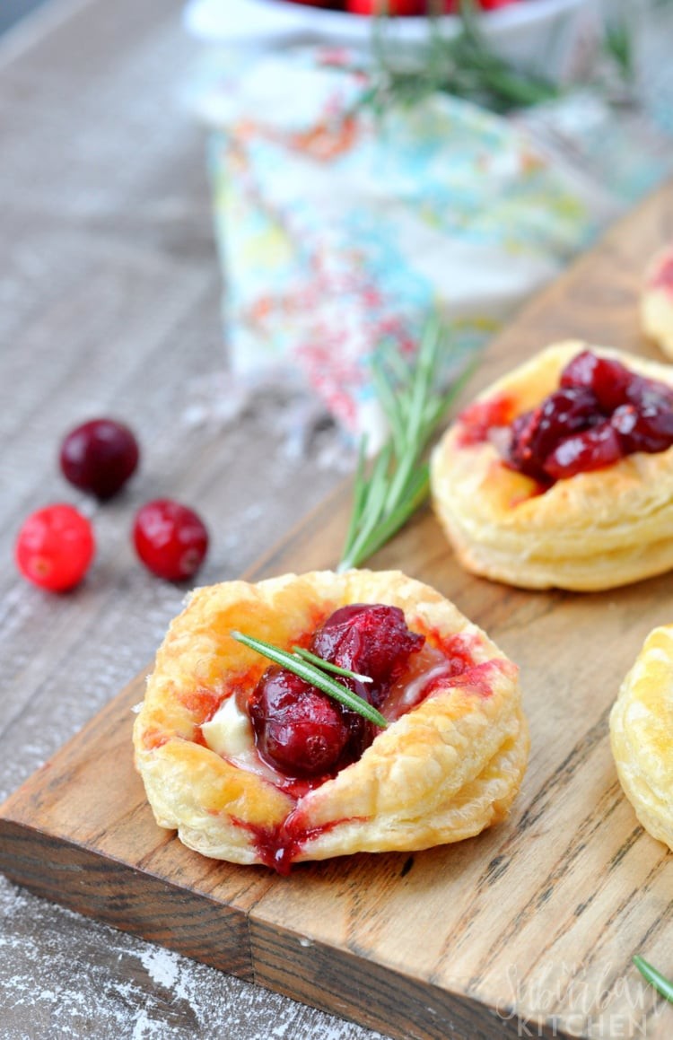 cranberry brie tart with balsamic glaze