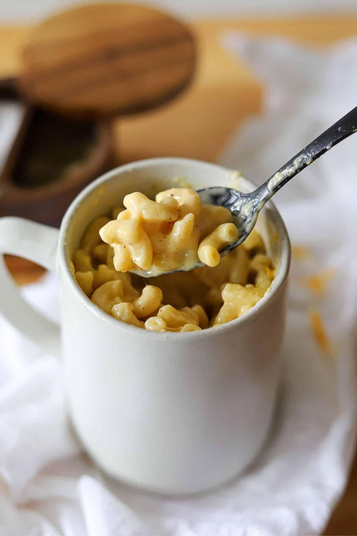mac and cheese in a coffee mug